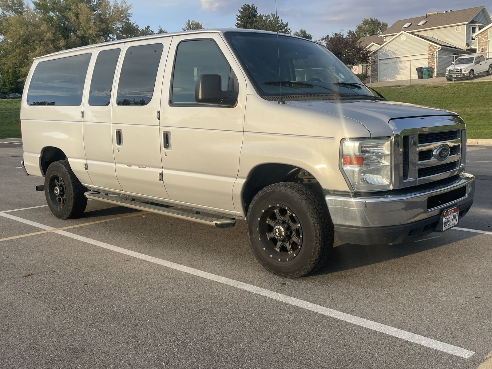 2011 Ford E-350 and Econoline 350 XLT