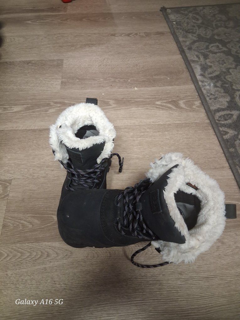 Stylish Black Leather & Faux Fur Winter Boots - Women's Size 5