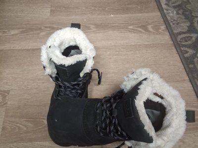 Stylish Black Leather & Faux Fur Winter Boots - Women's Size 5