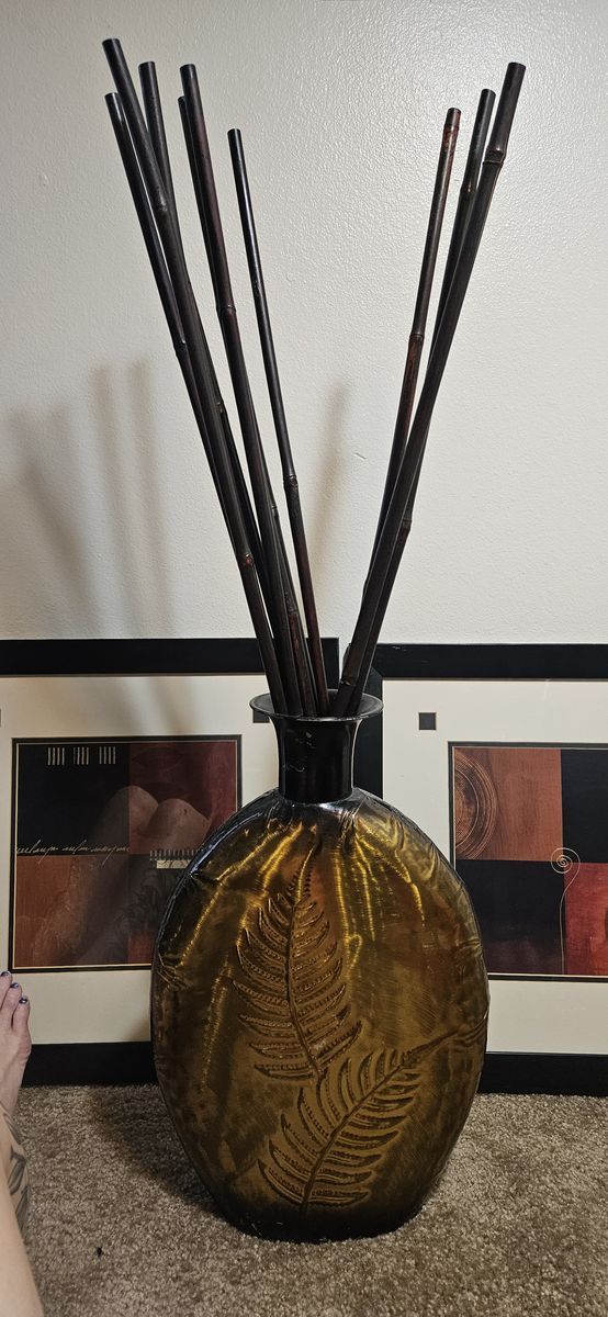 Large Gold & Black Fern Embossed Metal Vase with Bamboo Sticks - Decorative Home Decor