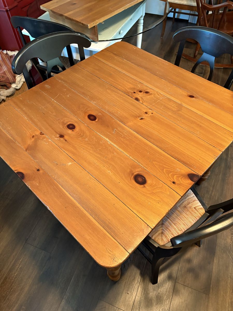 Farmhouse dining table...w/chairs(.  8)