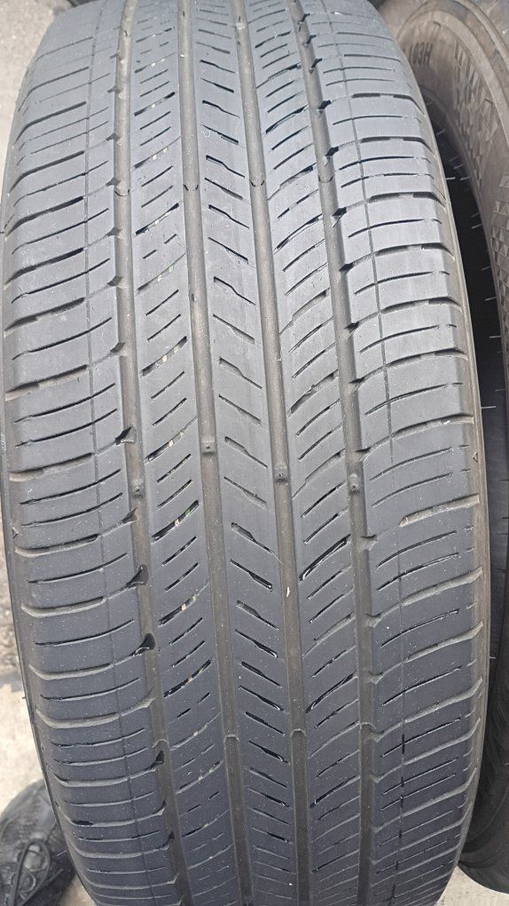 * Nice Set of 235/60R18 Tires *