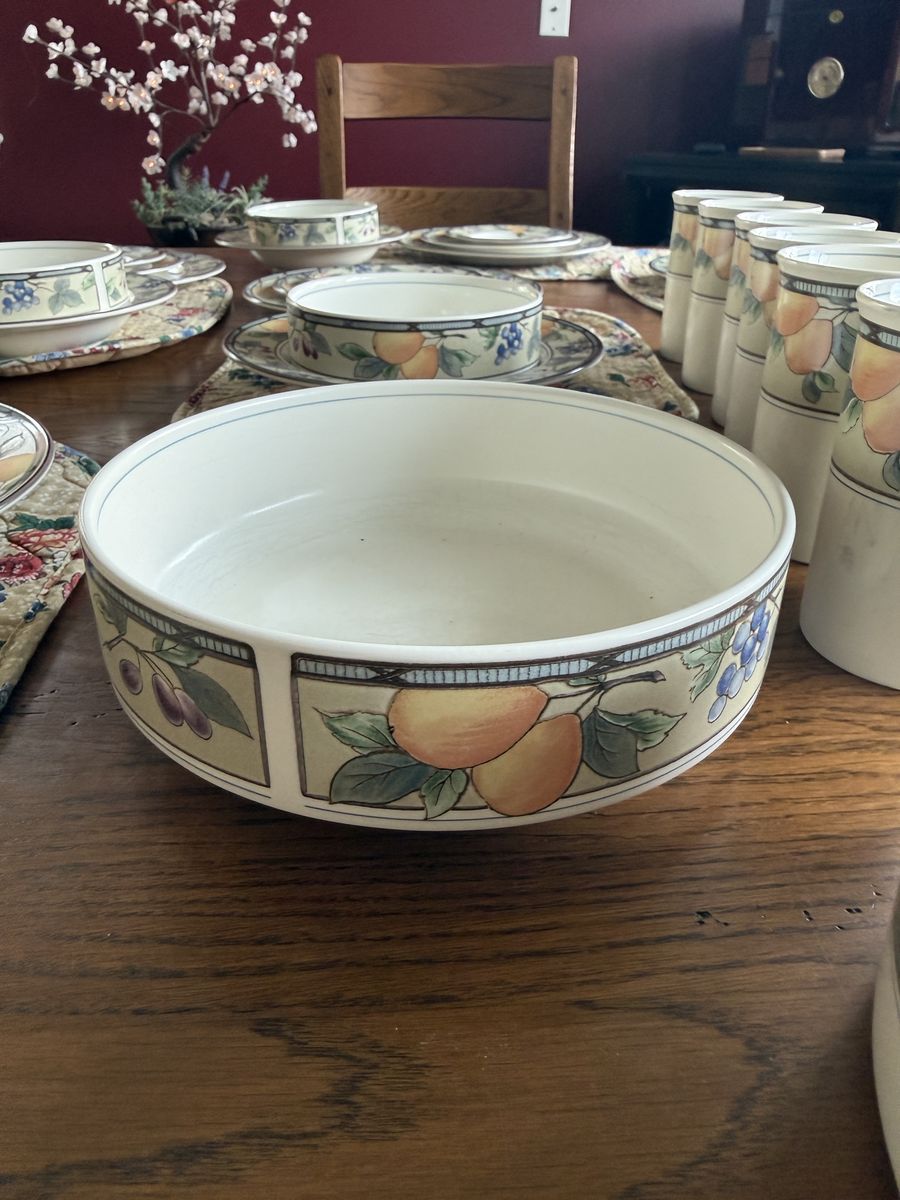 Mikasa Intalgio Garden Harvest Dinnerware Set - 8 settings of 6 pcs. With 4 extra dinner plates, 4 dessert plates, 2 soup bowls
