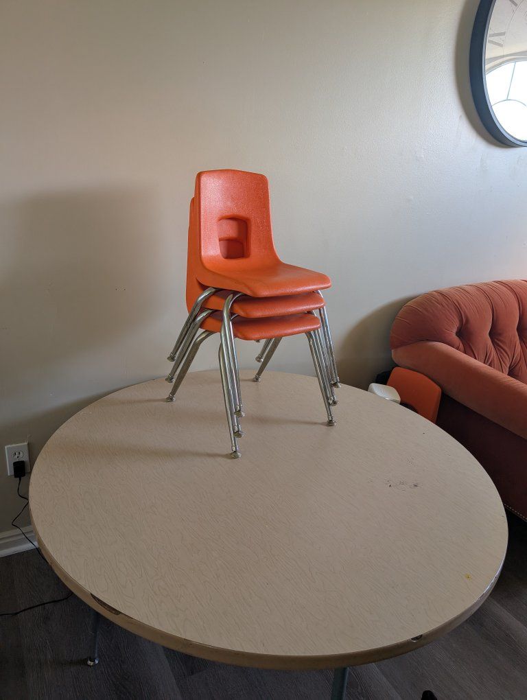 kids table and chairs
