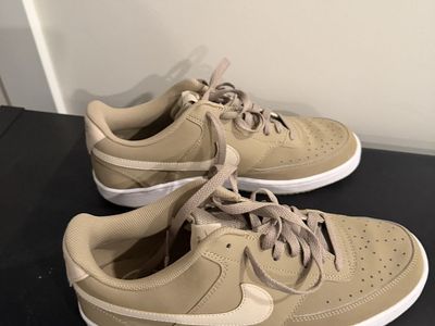 Nike Court Vision Low Sneakers Men's Size 11 Tan/White Basketball Style Shoes