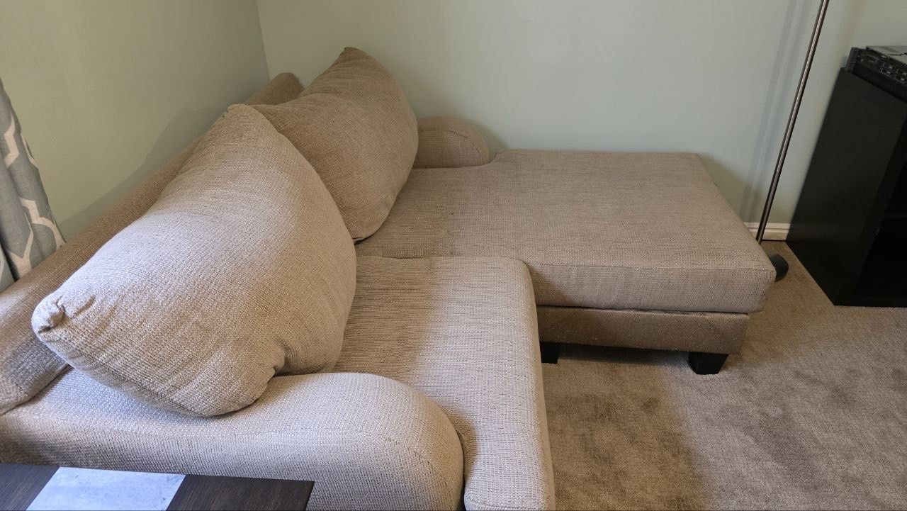 FREE Modular Beige Sectional Sofa w/ Chaise & Corner Piece