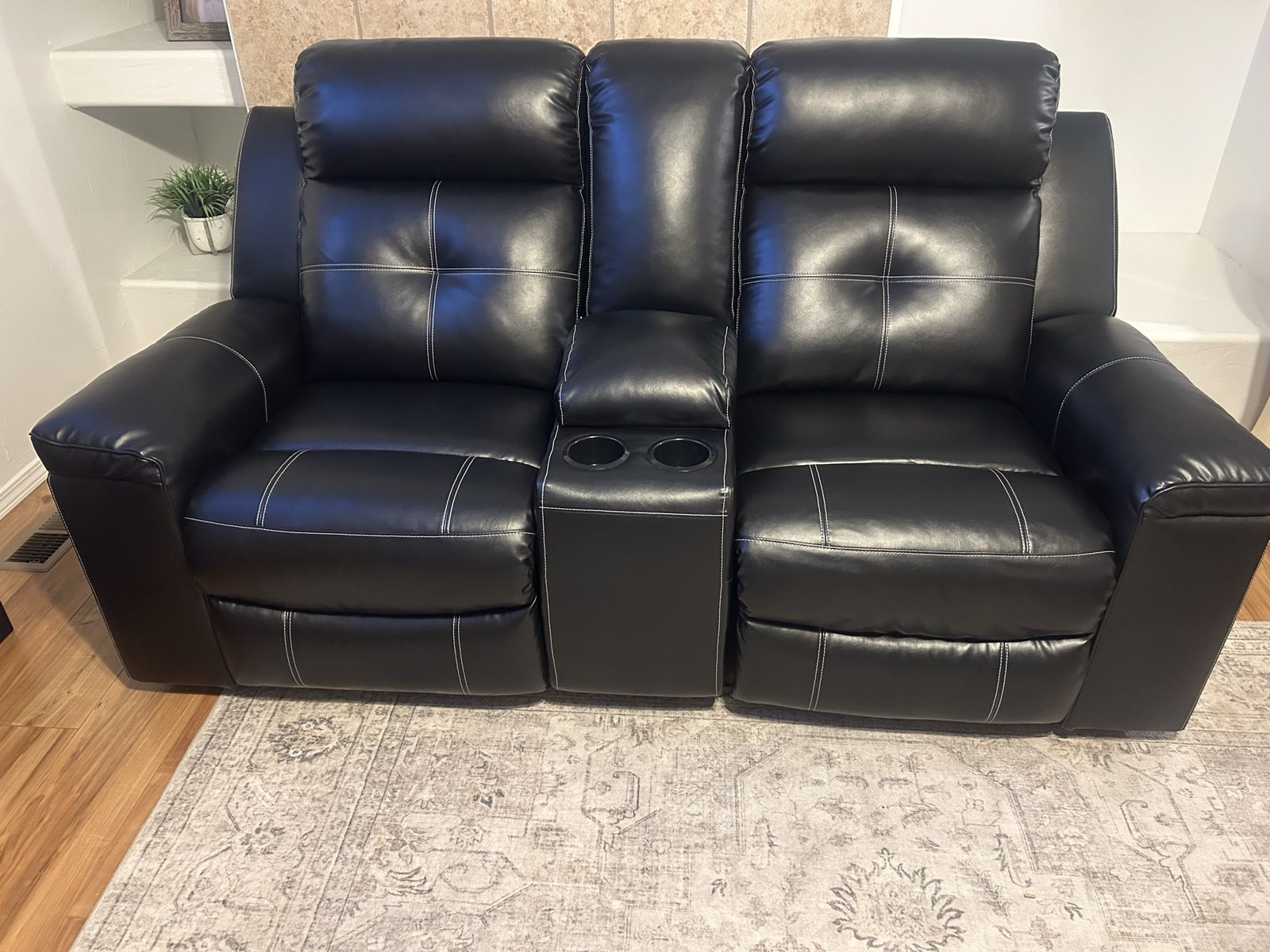 RC WILLEY loveseat