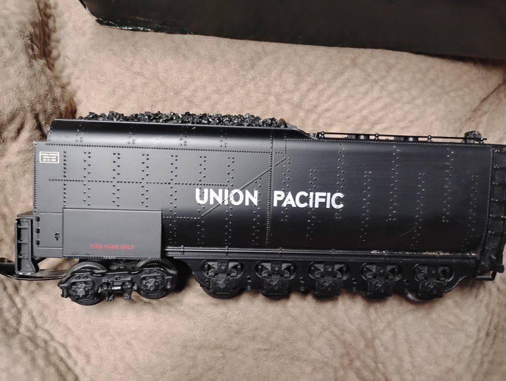 Lionel die-cast train Tender