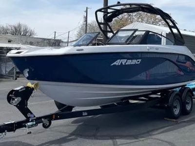 2025 Yamaha AR220 boat