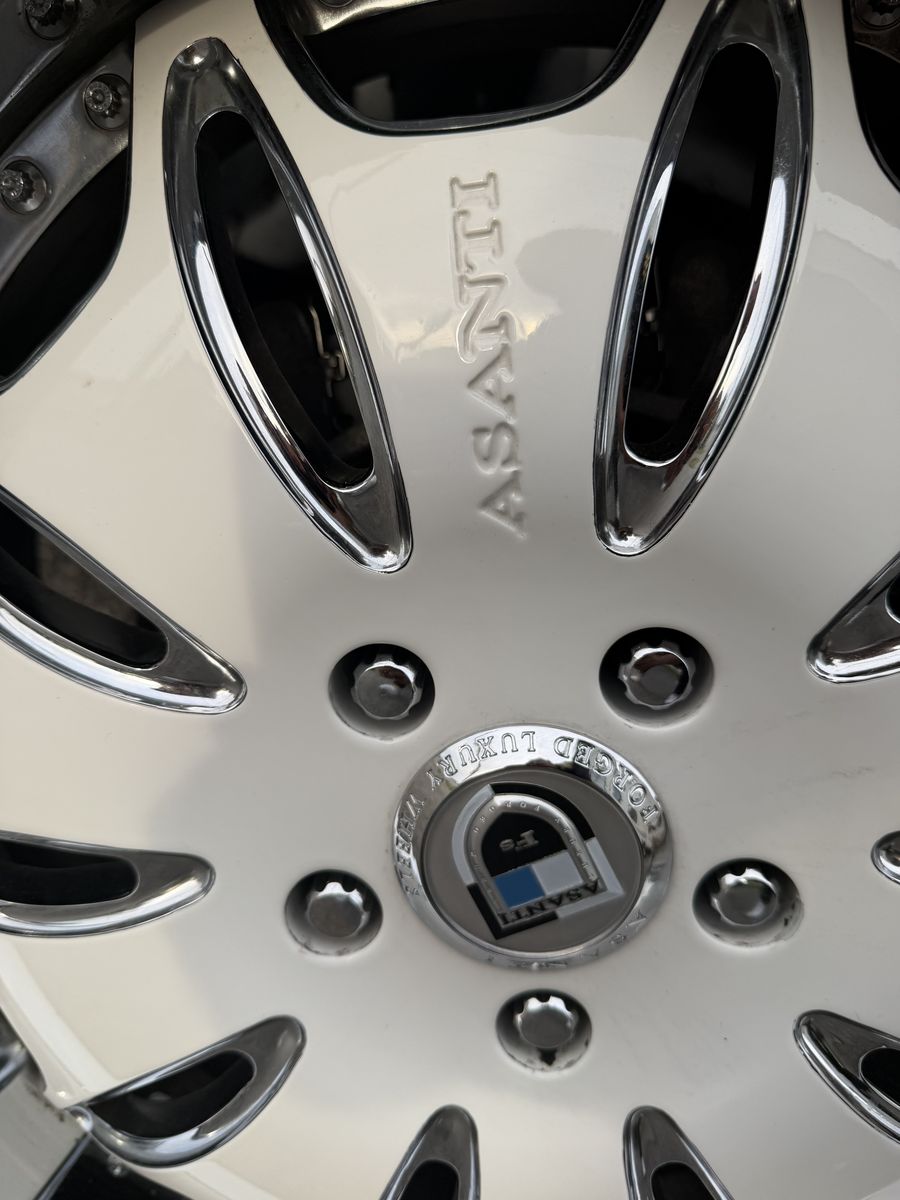 Main image 3