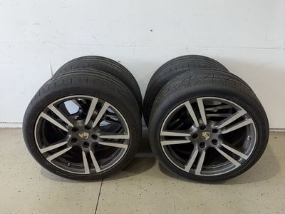 Panamera/Cayenne staggered wheelset
