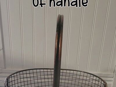 Small metal wire basket