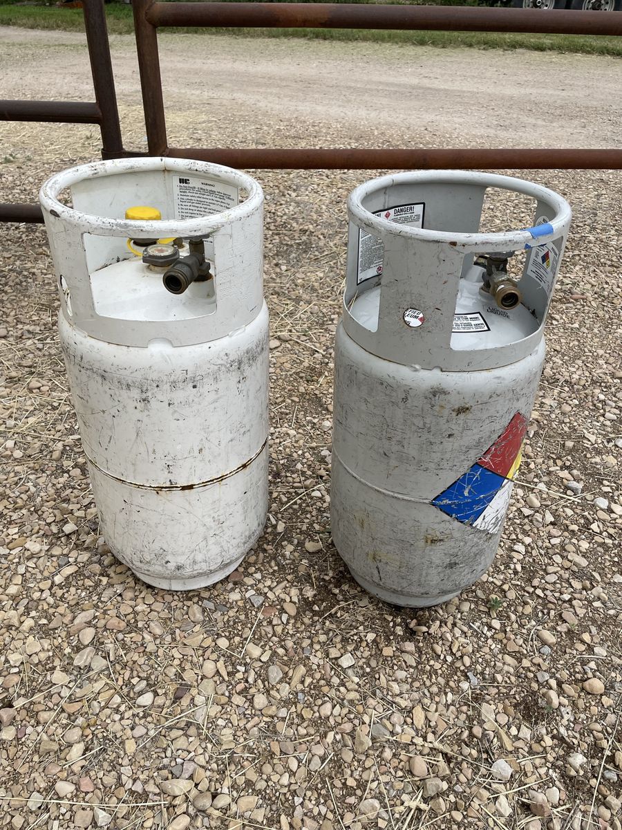 2 FULL propane tanks and 4 empty ones