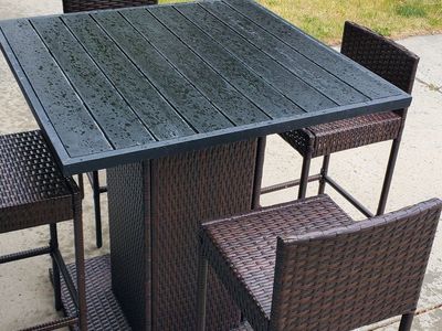 Outdoor patio set, table & 4 high chairs