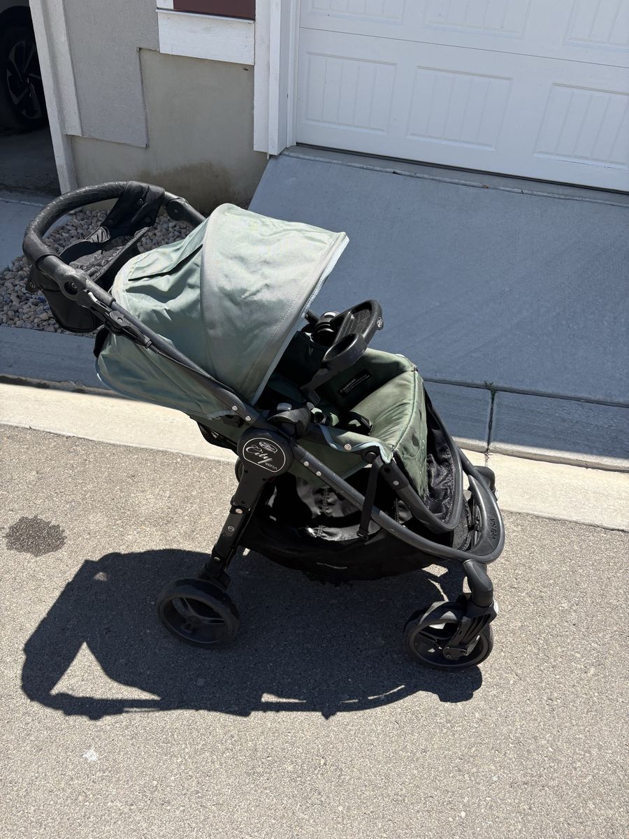 Baby Jogger City Versa Stroller - Green/Black, Reversible Seat, Compact Fold