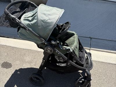 Baby Jogger City Versa Stroller - Green/Black, Reversible Seat, Compact Fold