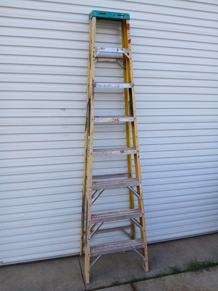 Werner 250lbs 8' Fiberglass Step-Ladder