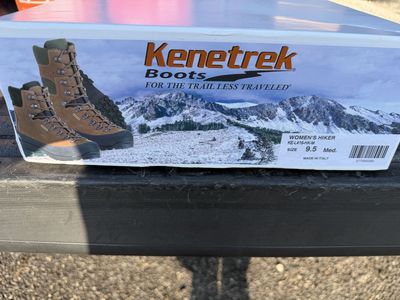 Kenetrek women’s hiker