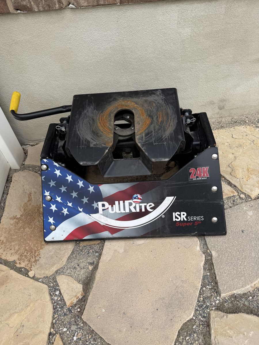 Fifth wheel accessories