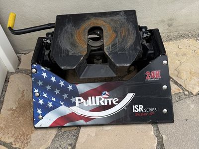 Fifth wheel accessories