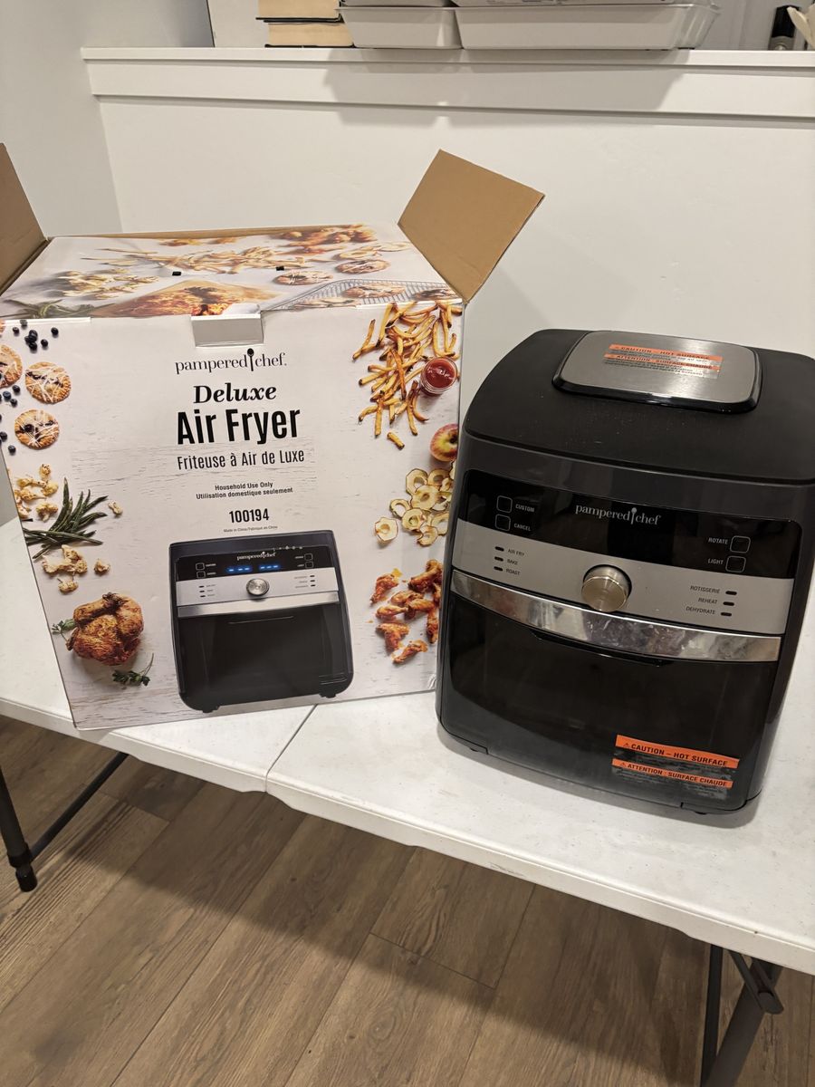 Pampered Chef Deluxe air fryer 
