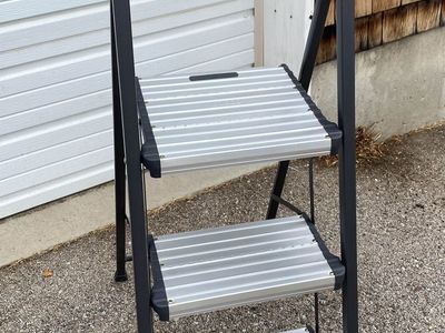 Folding 3 Step Ladder - Costco brand