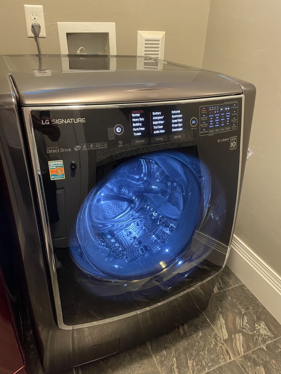 LG SIGNATURE Mega Capacity Front-Load Washer (5.8 cu ft) - Super Clean!