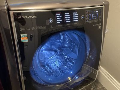 LG SIGNATURE Mega Capacity Front-Load Washer (5.8 cu ft) - Super Clean!