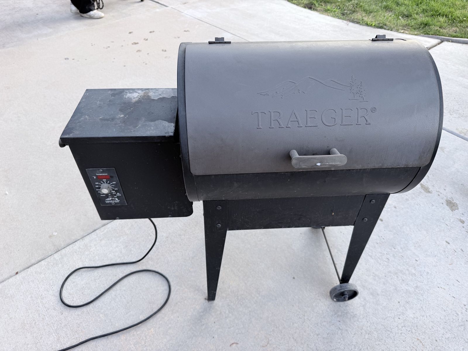 Traeger Junior Elite 20 Electric Pellet Smoker Grill - Used, Fully Functional