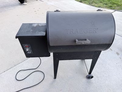 Traeger Junior Elite 20 Electric Pellet Smoker Grill - Used, Fully Functional
