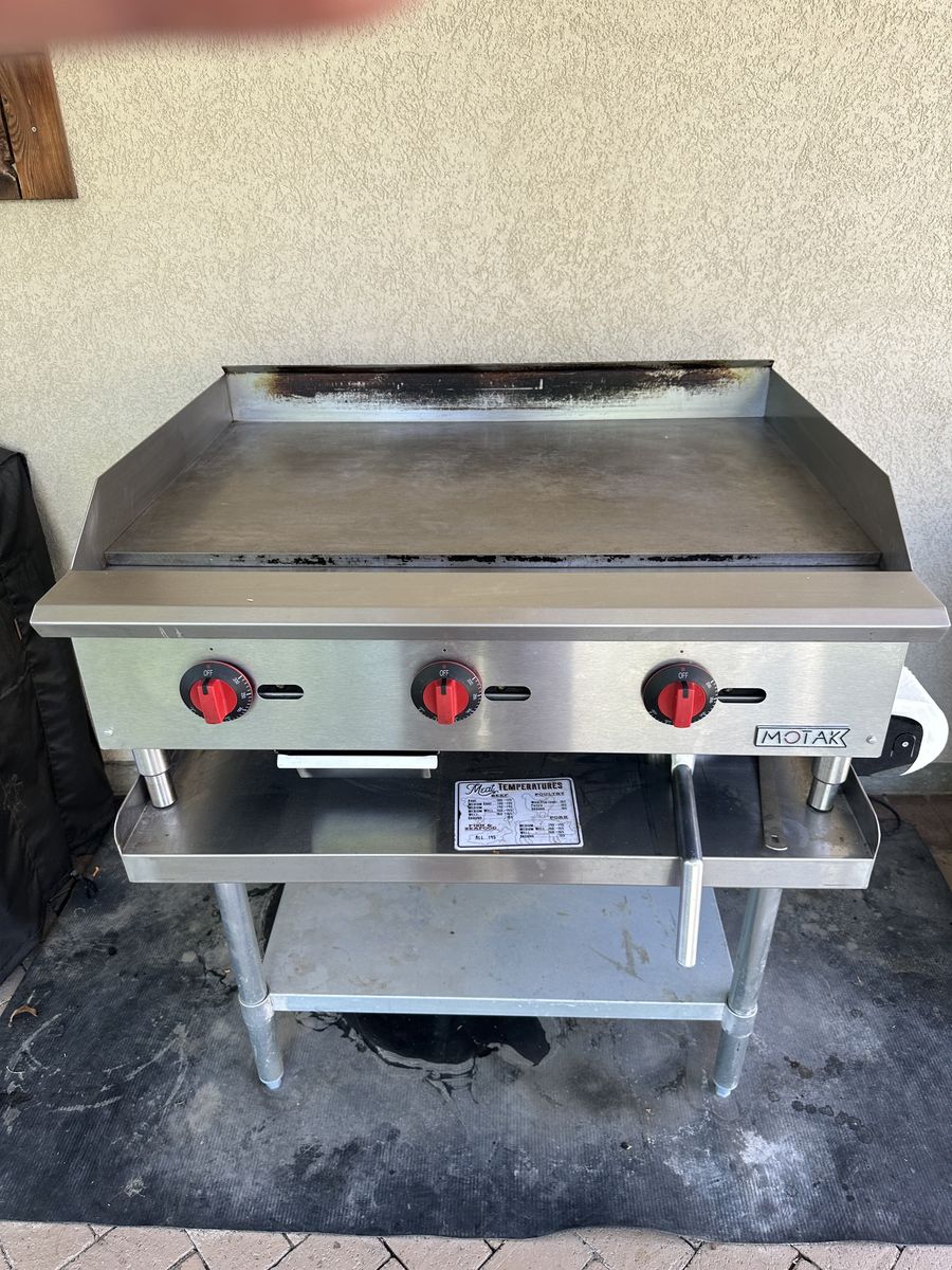 Motak grill with stand