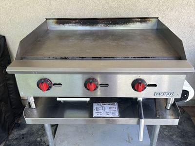 Motak grill with stand