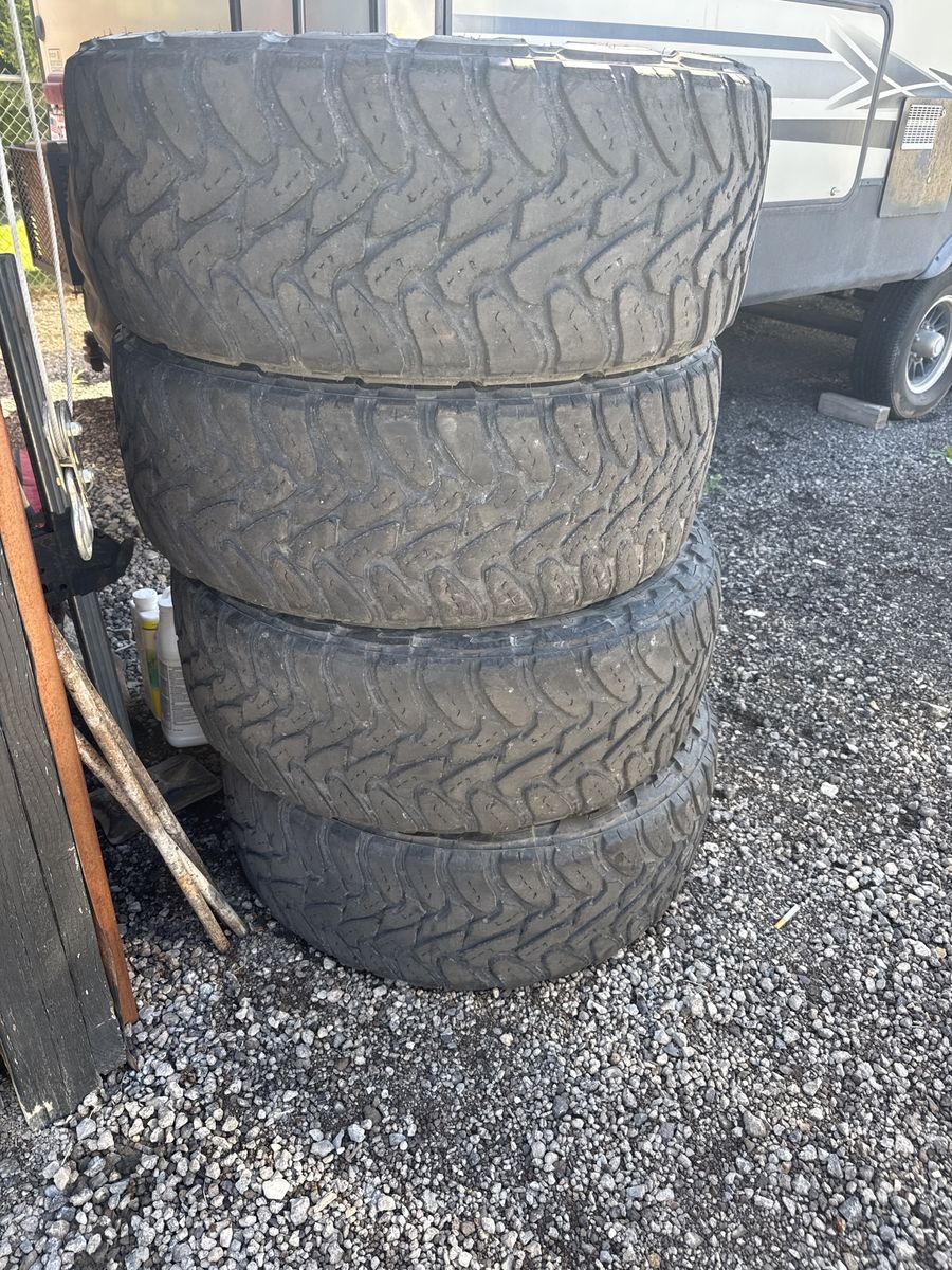 (4) Toyo MT 285/60R20 Load E