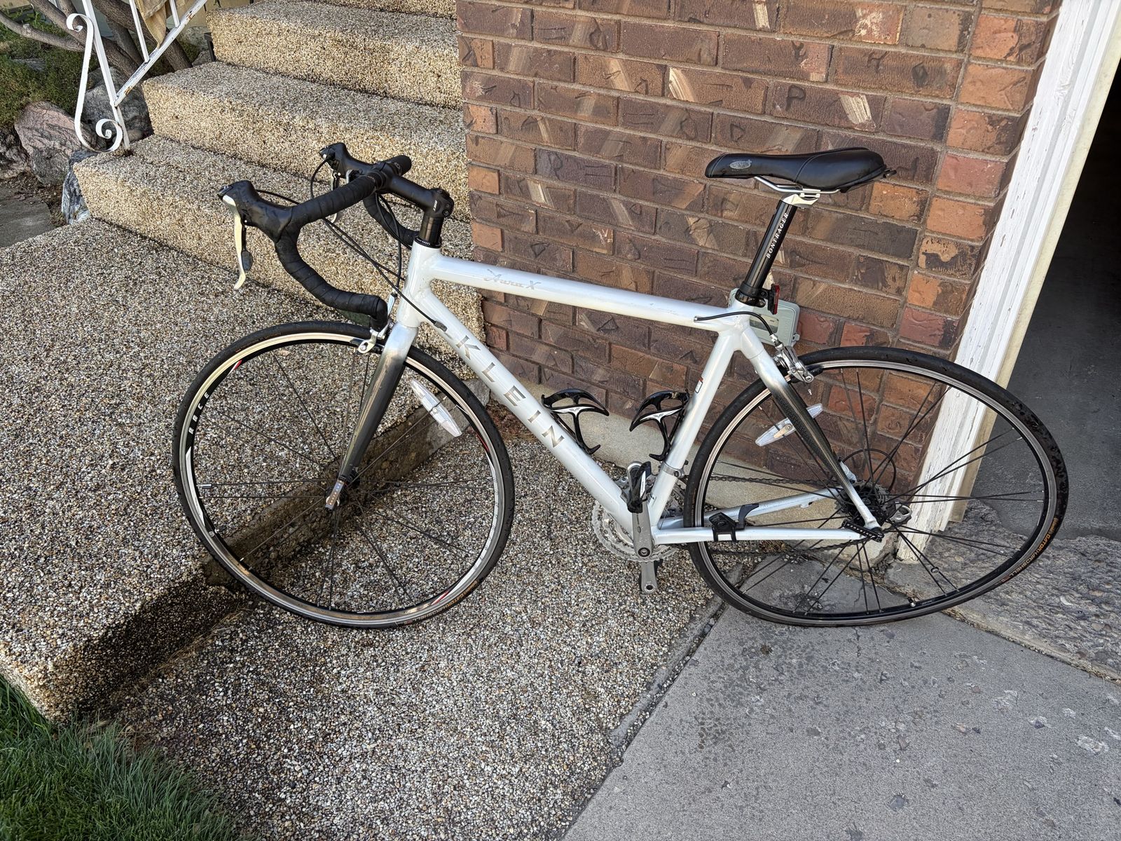 Broken Klein Aura X Road Bike - Lightweight Aluminum Frame, Carbon Fork,