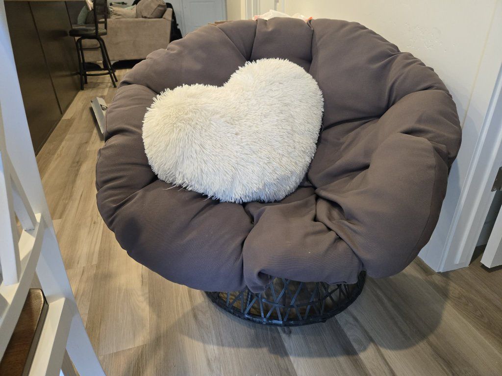 Papasan chair