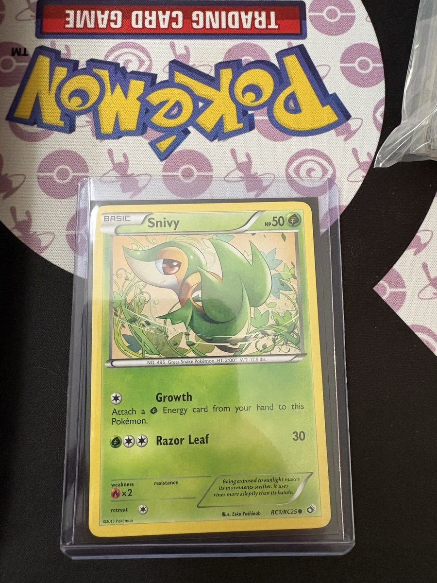 Snivy RC1/RC25 Radiant Collection Pokemon Card Black & White Radiant Collection TCG