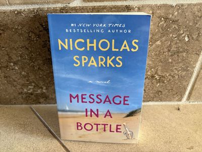 Message in a Bottle by Nicholas Sparks Great Cond.