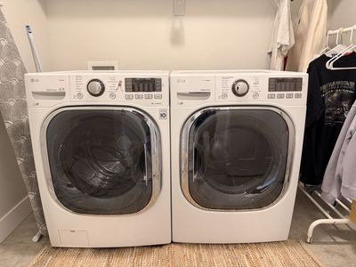 LG Electric Washer/Dryer set
