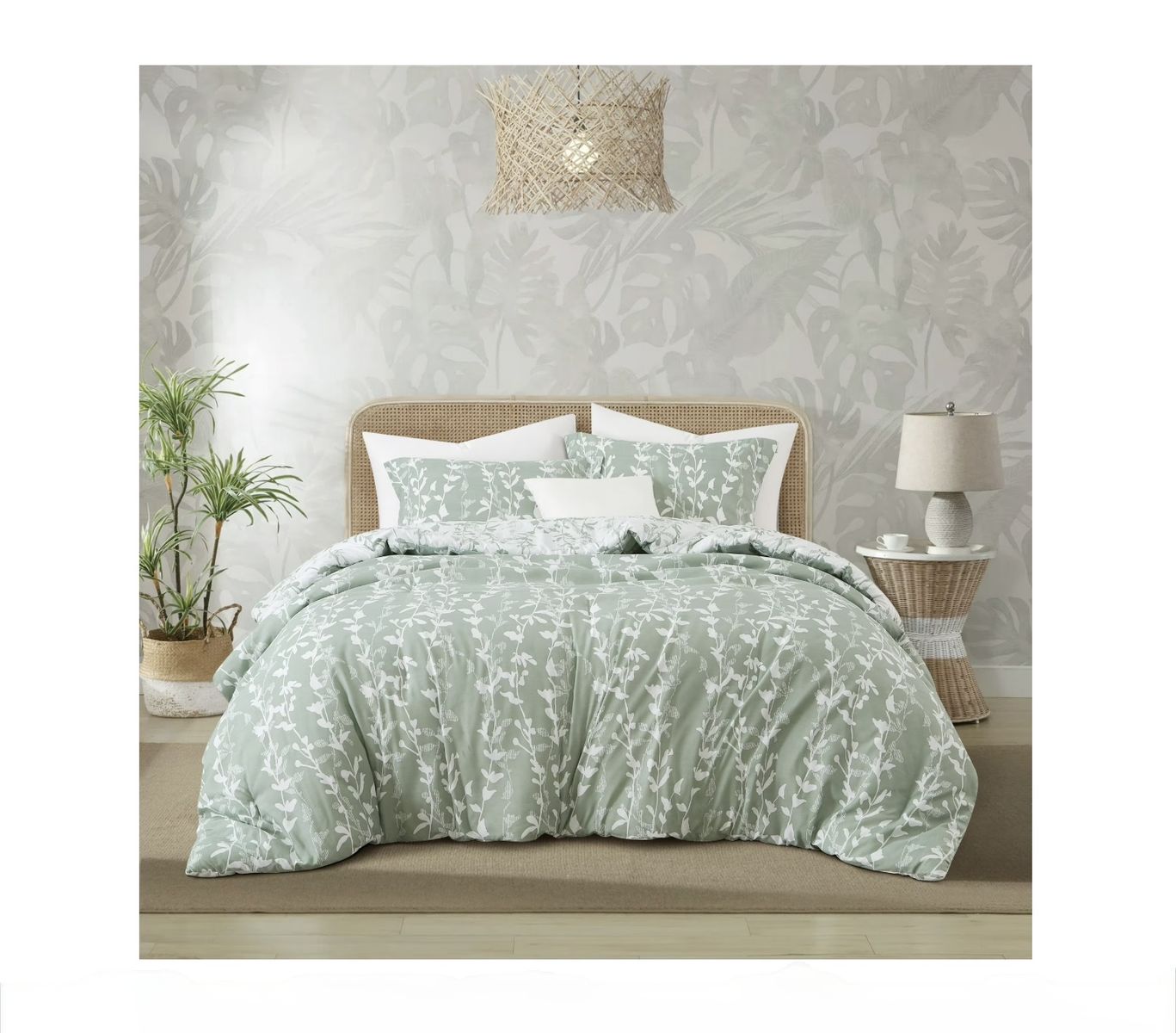 New In Bag Nanshing 3 Piece Comforter Set - King