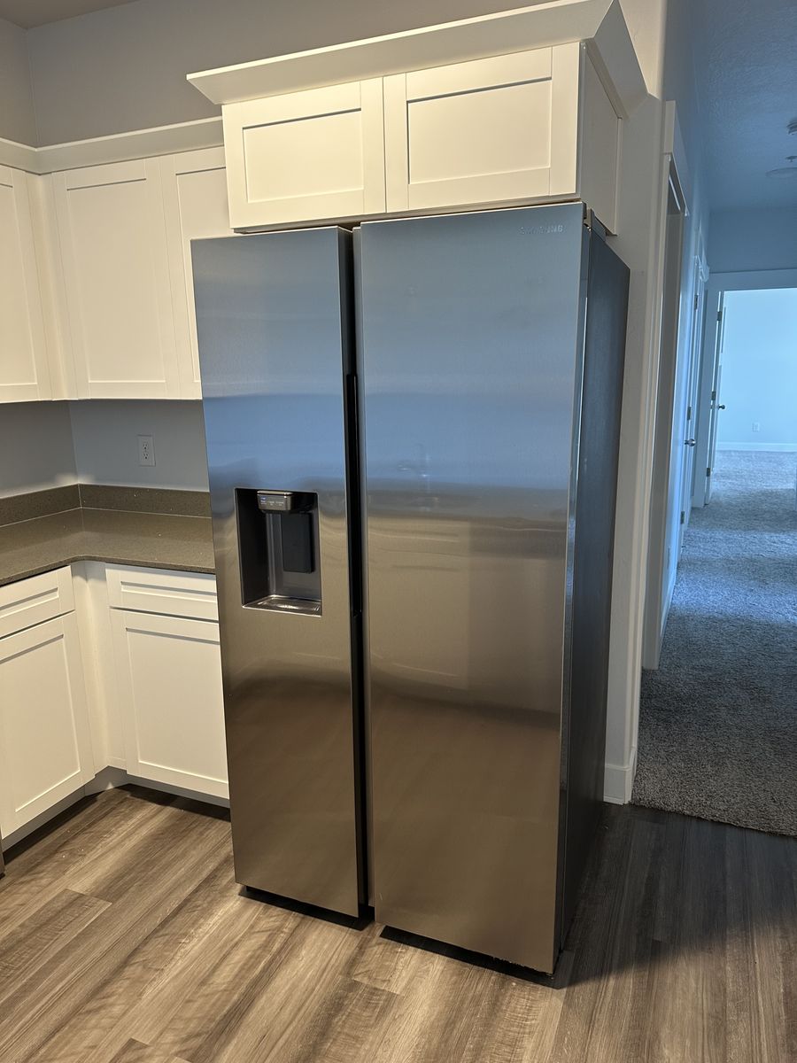 Samsung 27CU Fridge - Make an offer!
