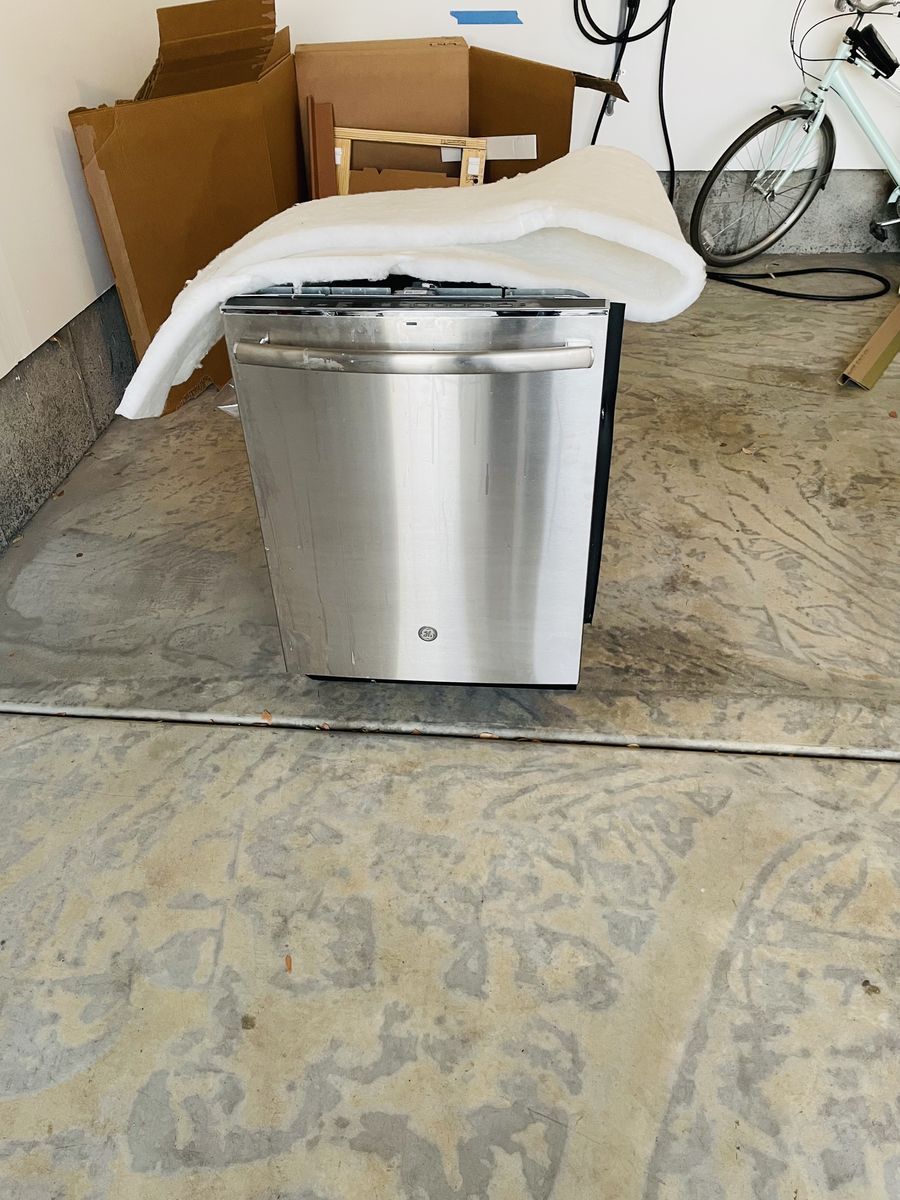 Dishwasher available for pickup. Great condition.
