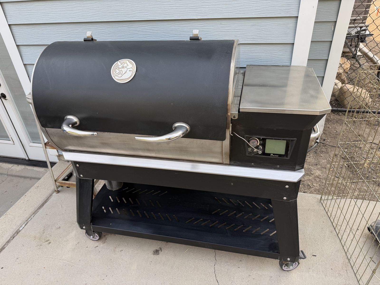 Recteq Backyard Beast Wood Pellet Grill & Smoker - Black/Stainless Steel, Great Condition