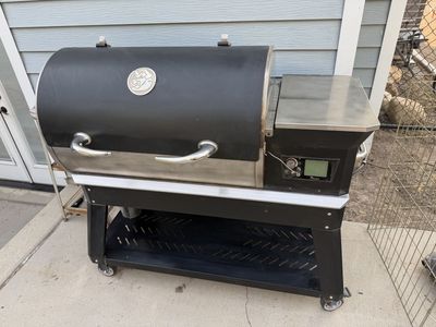 Recteq Backyard Beast Wood Pellet Grill & Smoker - Black/Stainless Steel, Great Condition