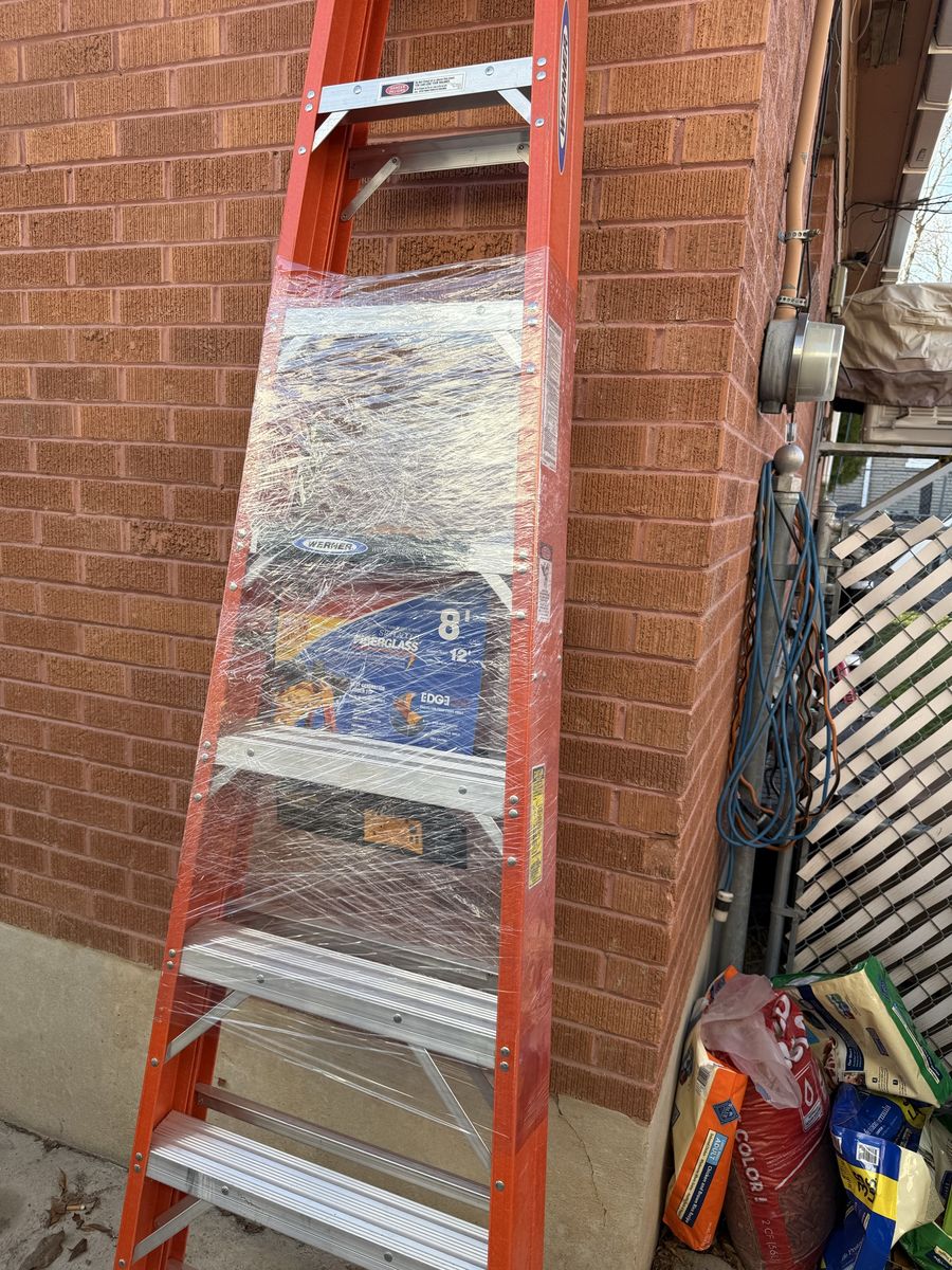 Step Ladder  8ft  ( NEW )