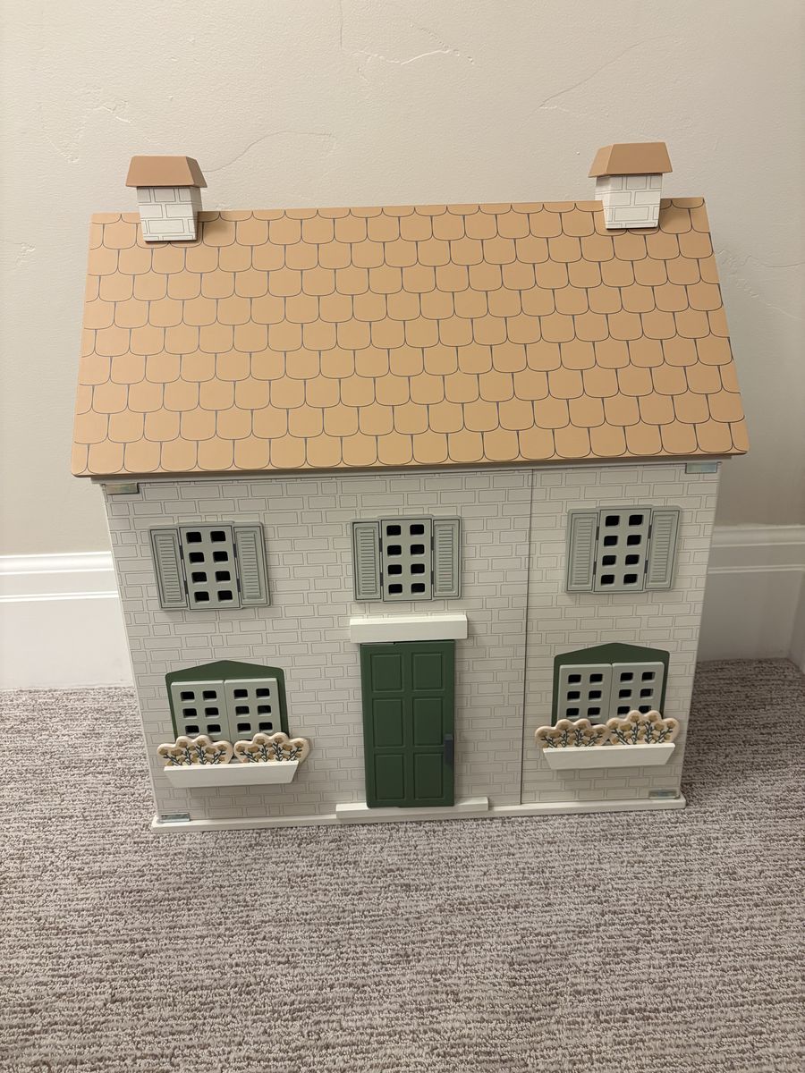 Hearth And Hand magnia Wooden Dollhouse