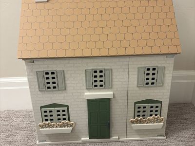 Hearth And Hand magnia Wooden Dollhouse