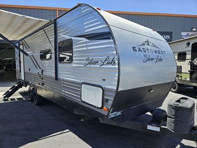 2021 East to West Silver Lake 26KRB Everything Works! Electric Slide Out!