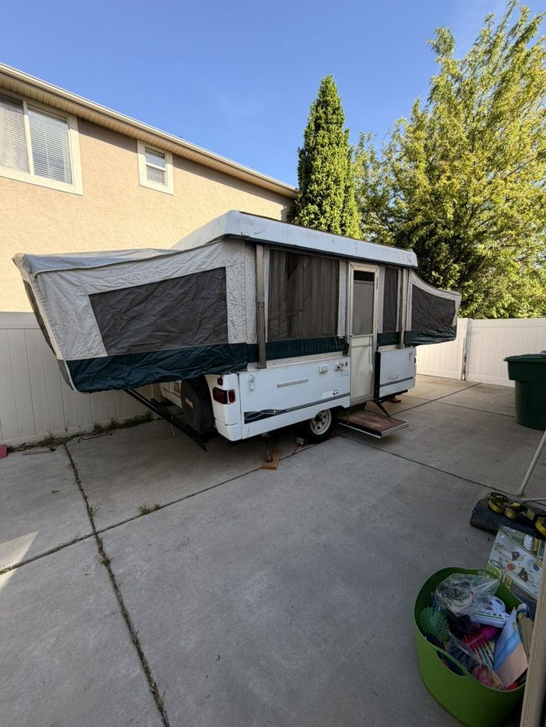 2000 Coleman Tent Trailer