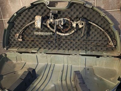 Hoyt MT Sport and bow case.