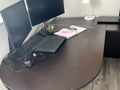 Corner desk
